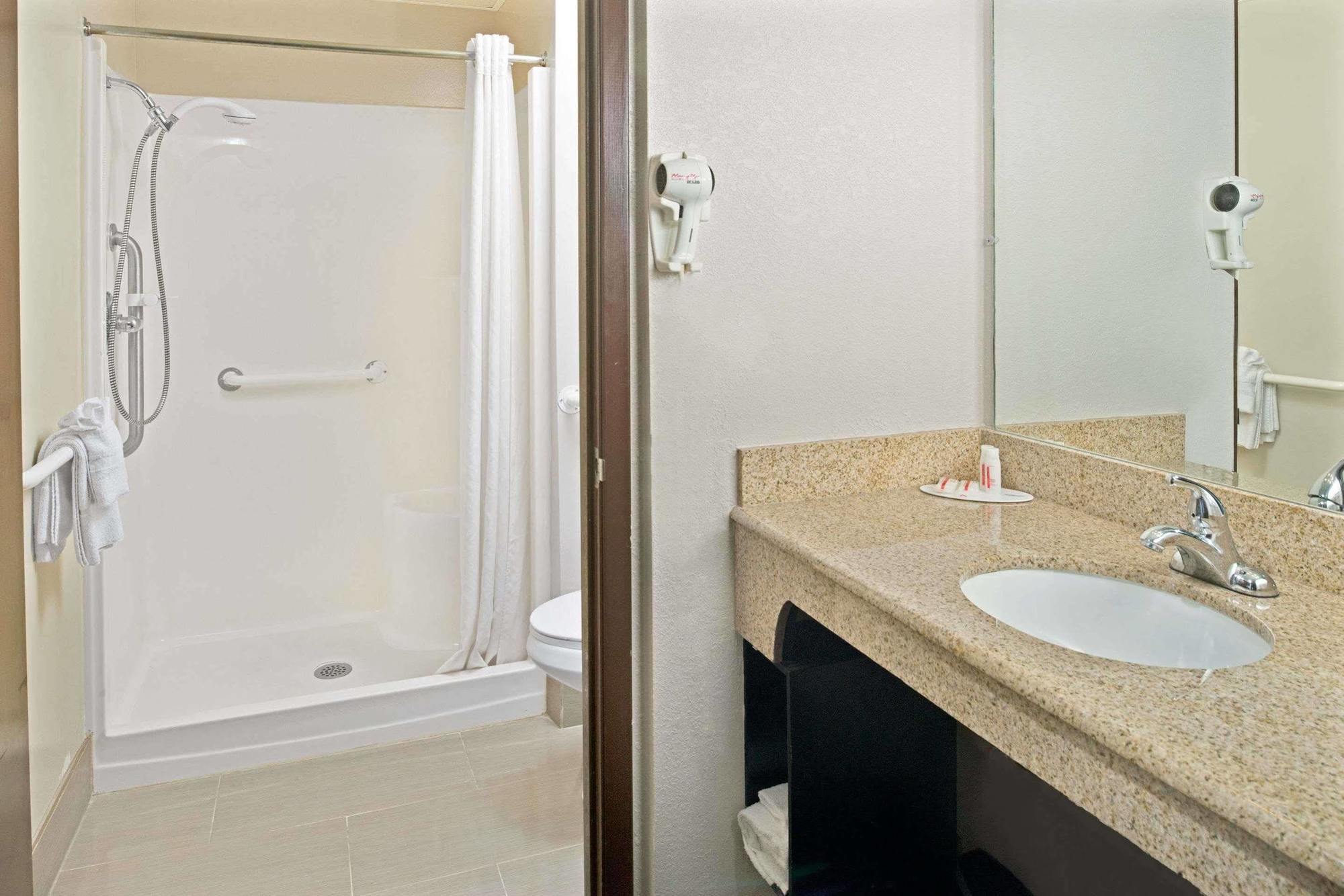Super 8 By Wyndham Walnut Hotel Luaran gambar